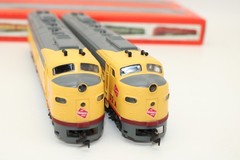 IHC HO Scale Milwaukee Road EMD E8 AA Diesel Locomotive Set #32A Powered