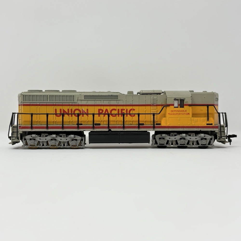 Vintage Tyco HO SD24 Union Pacific Diesel Locomotive Red Yellow Gray READ