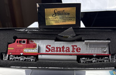 Spectrum 86021 Santa Fe Dash 8-40CW Diesel Locomotive # 838 1/87 HO Scale NIB