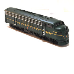 Marklin Z F7 Green Pennsylvania Diesel Loco W/ 3-Pole Motor And Matching Caboose