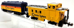 N Bachmann Chessie System C&O F9 Diesel Locomotive #7071 & Caboose (Tested)