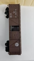 Model Power HO Scale Sliding Door 40′ Steel Box Car 8006 Domino Great North
