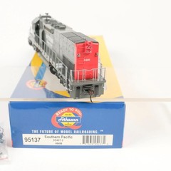 Athearn HO Scale Southern Pacific SP #8498 SD40T-2 Diesel Locomotive 95137