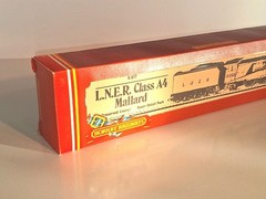 Hornby R077 LNER A4 Class Mallard. New Old Stock. Mint Cond. Boxed. 2 Rail DC.OO