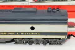 IHC HO Scale RF&P EMD E8 AA Diesel Locomotive Set #1944 Powered