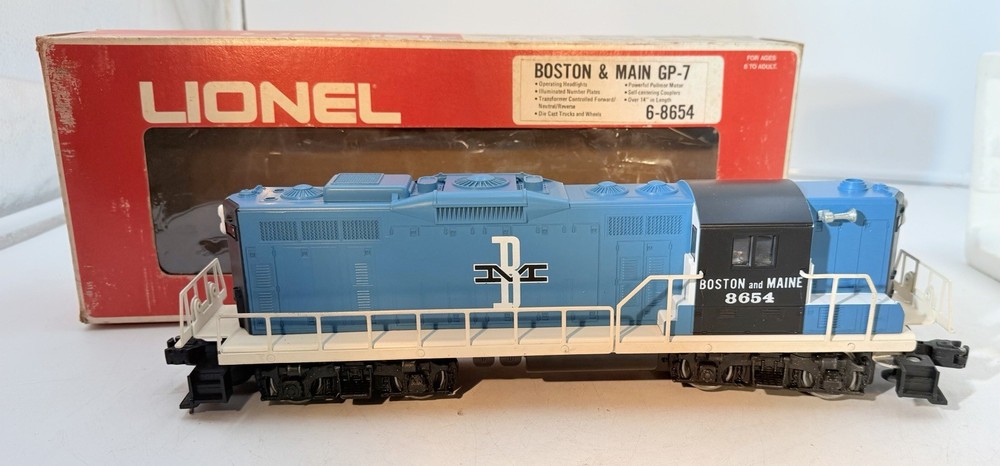 LIONEL 6-8654 BOSTON & MAINE GP-7 METAL FRAME ORIGINAL BOX Vintage USA 14”