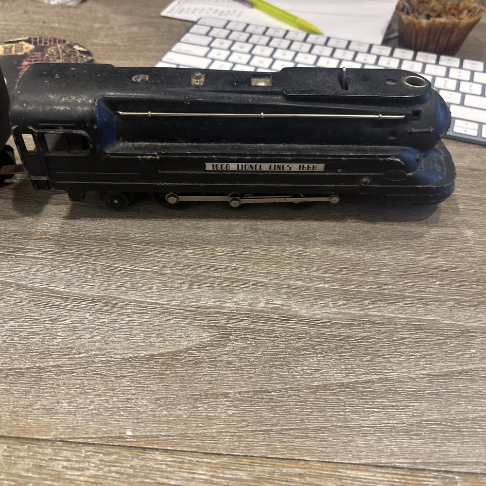 Lionel 1668 and tender O27 Gauge Steam Engine.