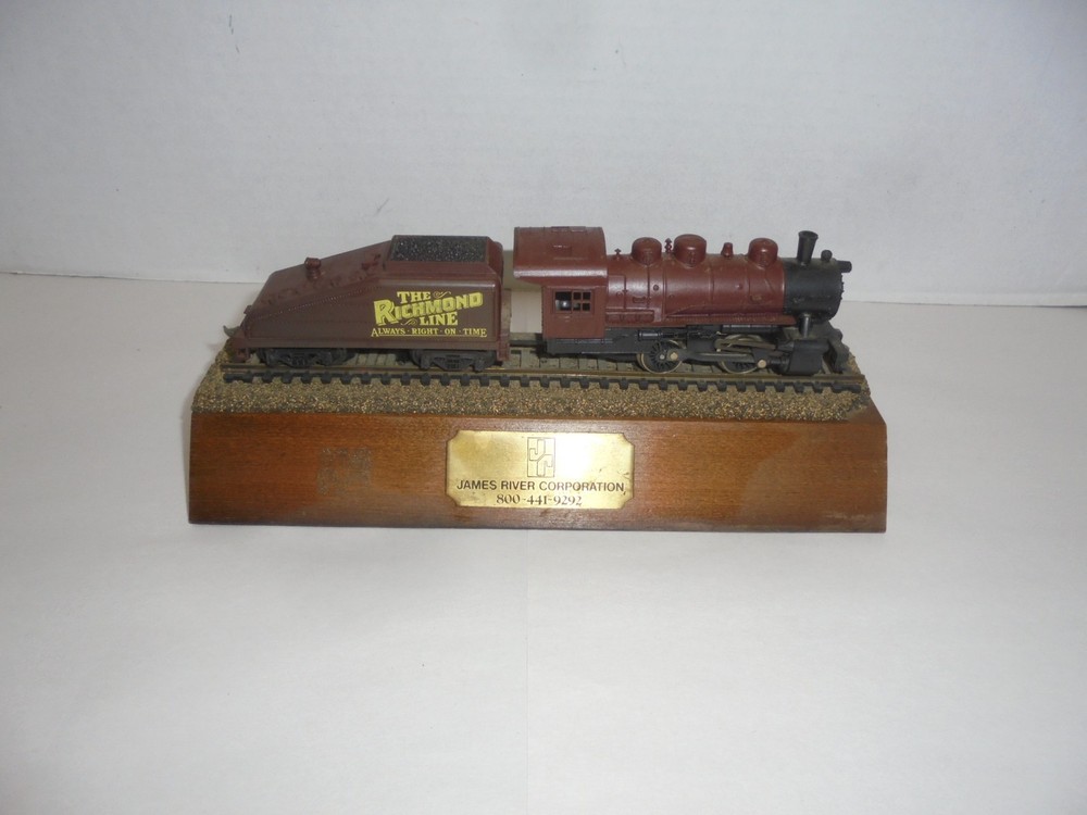 HO TRAIN ENGINE DESK PLAQUE JAMES RIVER CORPORATION ANTIQUE VERY UNIQUE