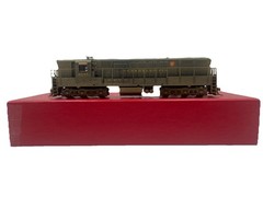 Ho Scalengine Athearn/Helix Fairbanks Morse H-24-66 PRR Trainmaster 8707