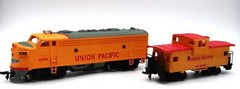 Bachmann HO Scale Loco & Caboose Combo Union Pacific 866 Untested