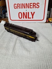 HO SCALE AHM Tempo Pennsylvania #9506 Locomotive 1141 Powered &Lights