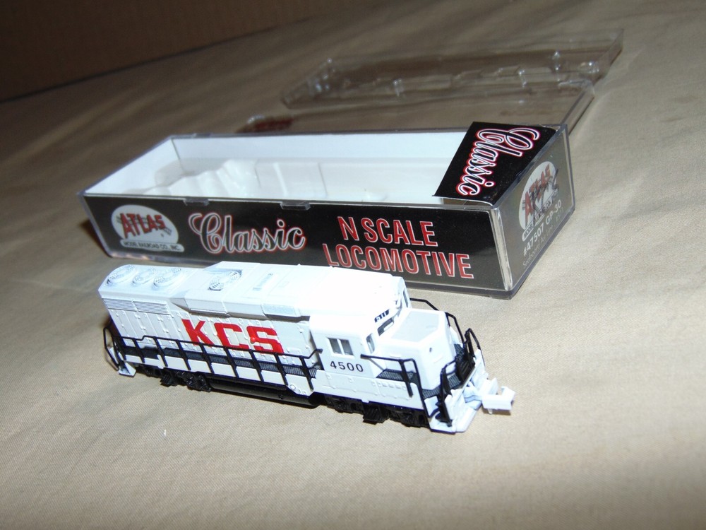 ATLAS N 47507 CUSTOM PAINTED 4500 KCS KANSAS CITY SOUTHERN GP-30 DIESEL + BOX