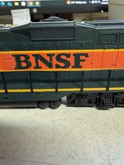 walthers Diecast Train Engine BNSF 3820 Runs With Lights Gp9m HO