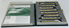 KATO #10-327 N Scale EUROSTAR 8 PIECE TRAIN SET – 2 LOCOMOTIVES 6 PASSENGER CARS