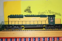 H0 Athearn* Genesis Northwestern Lighted Locomotive #6926 & A Decorated Caboose