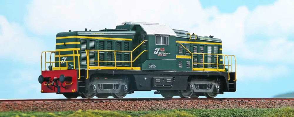 ACME 60709 D143 3030 Green Yellow Stripes, Black Frame, Handrails With Footrest