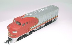 HO Bachmann Santa Fe FA painted Powered Diesel #307, Lightly used, TESTED, EXC