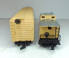 HO Scale Chessie System 3 Bachmann 50′ Box Cars and 1 Life-Like Caboose (RS630)
