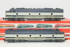 IHC HO Scale RF&P EMD E8 AA Diesel Locomotive Set #1944 Powered