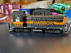 Walthers Mainline 910-10606 HO Scale EMD NW2 Phase V IHB #8831