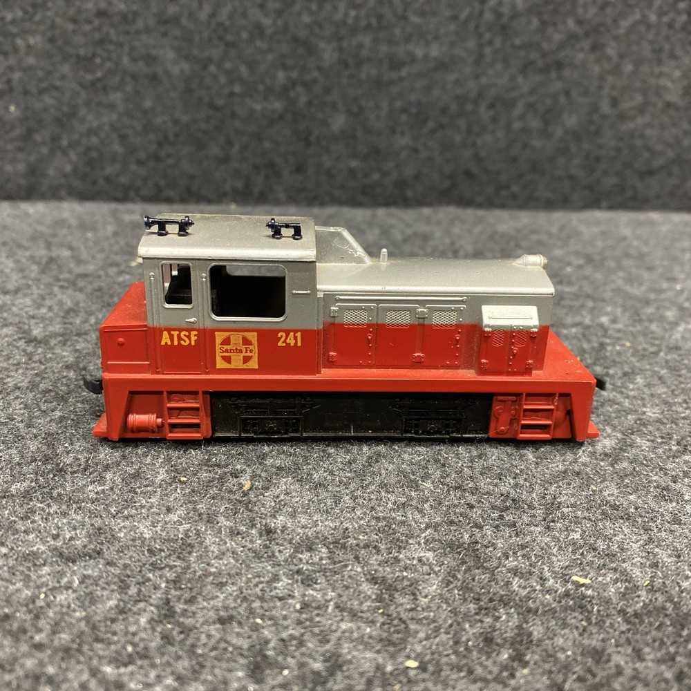 HO TYCO Switcher ATSF 241l Hong Kong Used, Tested Needs Work, (HO052324-03)