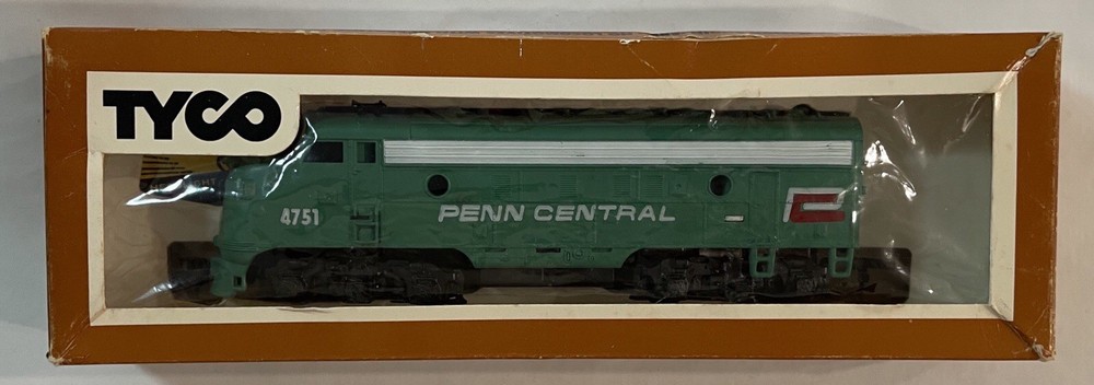 HO Scale TYCO F9 Powered Diesel Locomotive PENN CENTRAL #4751 in Original Box