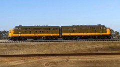 Athearn Genesis G2526 Grand Trunk Western F-3A Phase 2 Loco Set – Brand New!