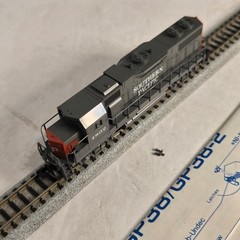 Kato 176-019 N Scale Southern Pacific EMD GP-38-2 Loco. Runs. Made in Japan.