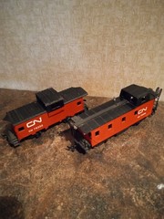 Vintage Bachmann HO Scale Train CN 2 Lot Caboose 79355 Toy Train Collectables