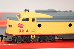 IHC HO Scale Milwaukee Road EMD E8 AA Diesel Locomotive Set #32A Powered