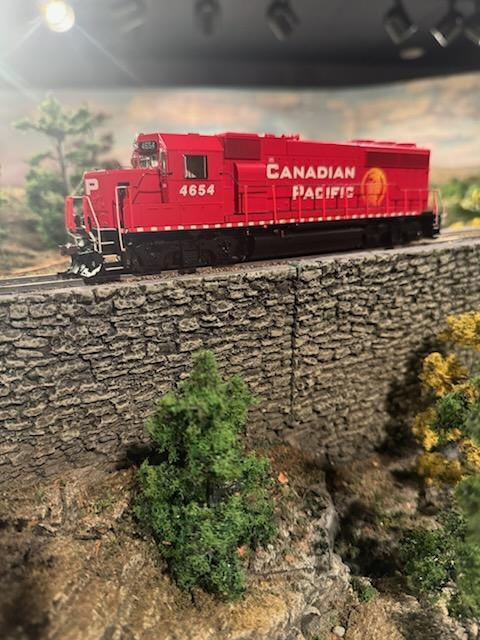 Genesis HOGP-40-2 Canadian Pacific Used…Excellent Condition
