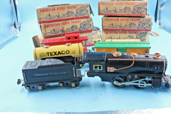 PREWAR AMERICAN FLYER O GAUGE 401 LOCOMOTIVE & TENDER WITH FOUR CARS AND BOXES