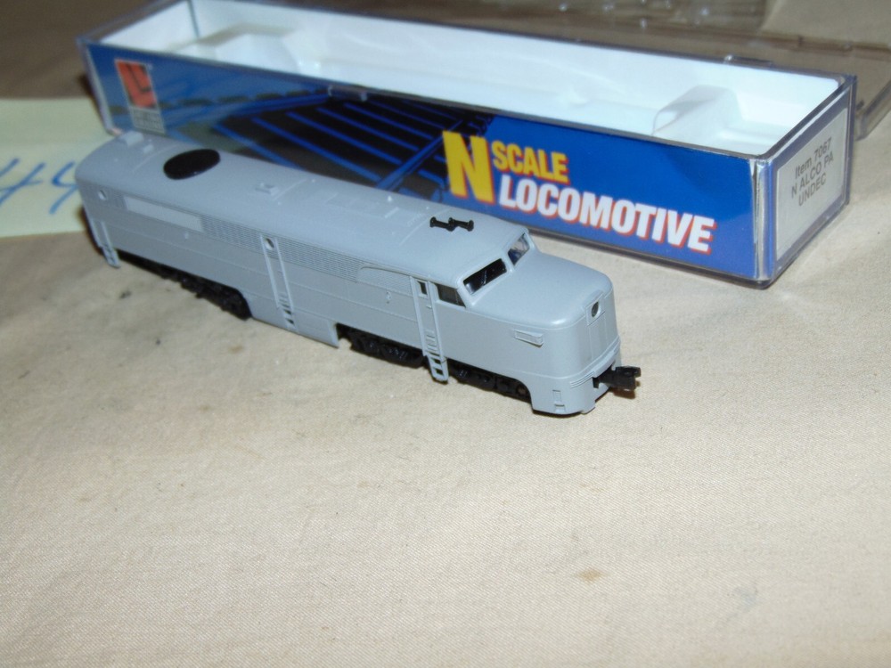 LIFE LIKE N 7067 UNDECORATED DIESEL PA POWERED A UNIT + BOX #44
