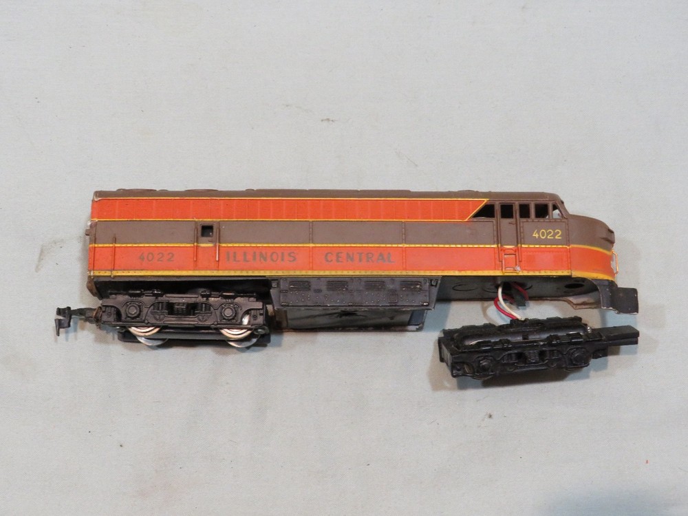 AHM Tempo HO Illinois Central 4022 Diesel Locomotive, For Parts