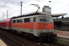 Marklin AC HO German DB BR-111 CITY “S-BAHN” LOCOMOTIVE & PASSENGER TRAIN Set`85
