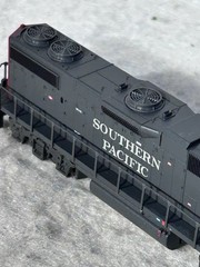 Beautiful Southern Pacific RR Bloody Nose Scheme GP-38-2 Diesel Engine N Gauge