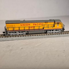 Kato 176-30C N Scale Union Pacific GE C30-7 Loco. Runs. Japan.