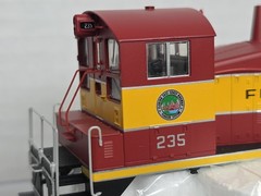 Proto 2000 HO Scale 21133 Florida East Coast FEC 235 SW-9 Diesel Switcher NIB