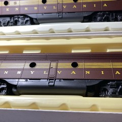 Ho Scale Rivarossi Pennsylvania E-8 (E-9) Diesel Locomotive Set DC exc cond NIB
