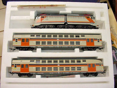 LIMA GOLDEN SERIES 14980-4 ELECTRIC FS COMMUTER SET HO NIB