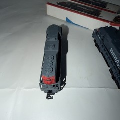 N Gauge Southern Pacific Diesel Locomotive 9725 Gray/Red set of 2