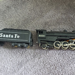 Santa Fe HO 8000 4-6-4 Steam Locomotive Black DC Analog Two-Rail Tender