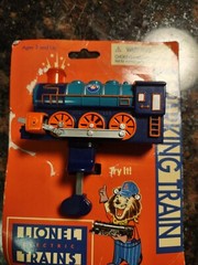 VINTAGE LIONEL ELECTRIC TRAINS SPARKING TIN TRAIN BUBBLE PACK SCHYLLING Works