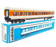 Marklin AC HO German DB BR-111 CITY “S-BAHN” LOCOMOTIVE & PASSENGER TRAIN Set`85