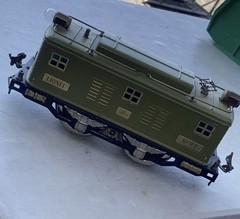 + Lionel Prewar Refinished Tinplate No. 8 Olive Green Electric Locomotive