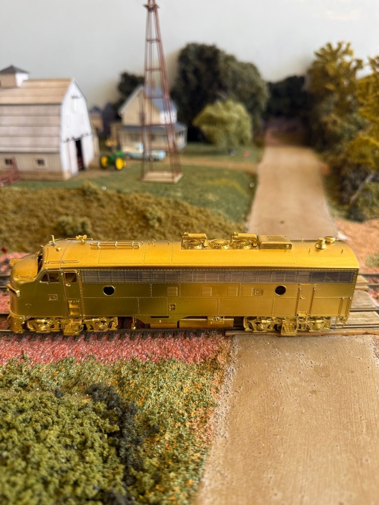 HO Overland Brass FP7 A Milwaukee Road Modernized w/Psgr. Pilot. OMI-5832. IOB.