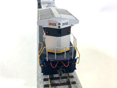 Atlas Master HO 9077 Amtrak California Dash 8-32BW Locomotive #2051