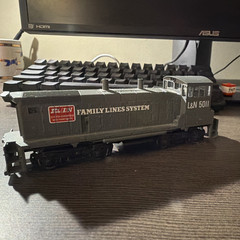 Heljan L&N HO Scale Diesel Locomotive Heljan 6011 DC Analog Co-Co Gray
