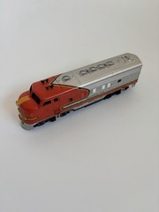 Athearn F7A Santa Fe Red War Bonnet Diesel Locomotive