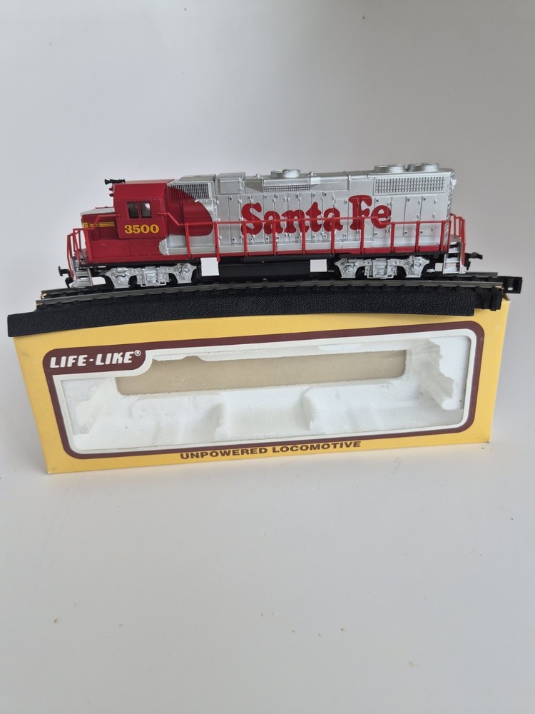 Life-Like 7279 HO Scale GP-38 SANTA FE Unpowered DUMMY LOCOMOTIVE 3500 TESTED!